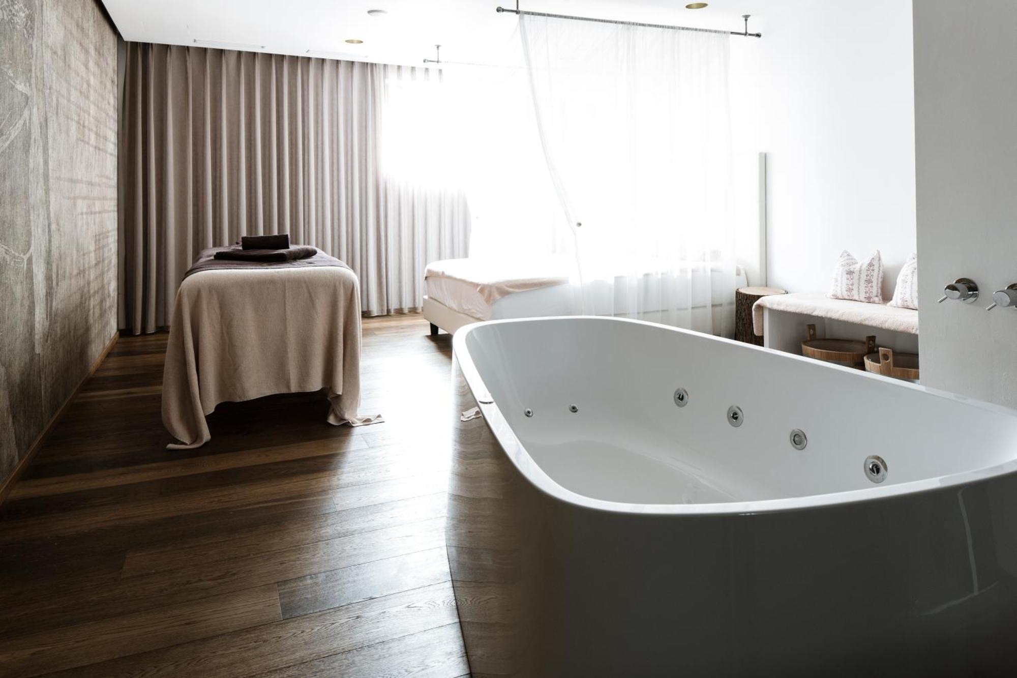 Hotel Weisses Kreuz Burgusio Luaran gambar