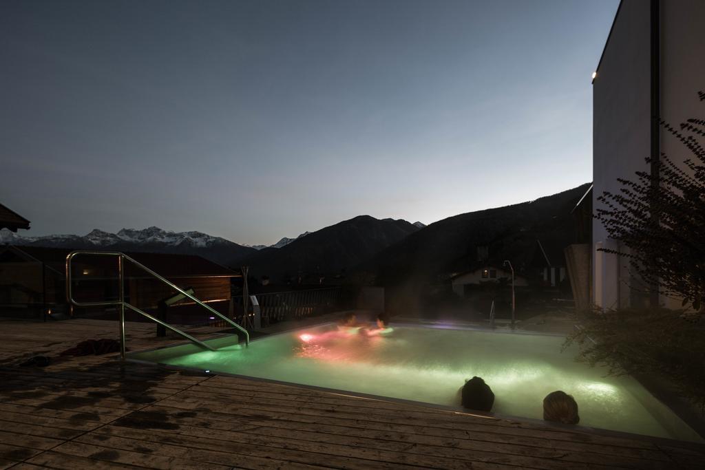 Hotel Weisses Kreuz Burgusio Luaran gambar